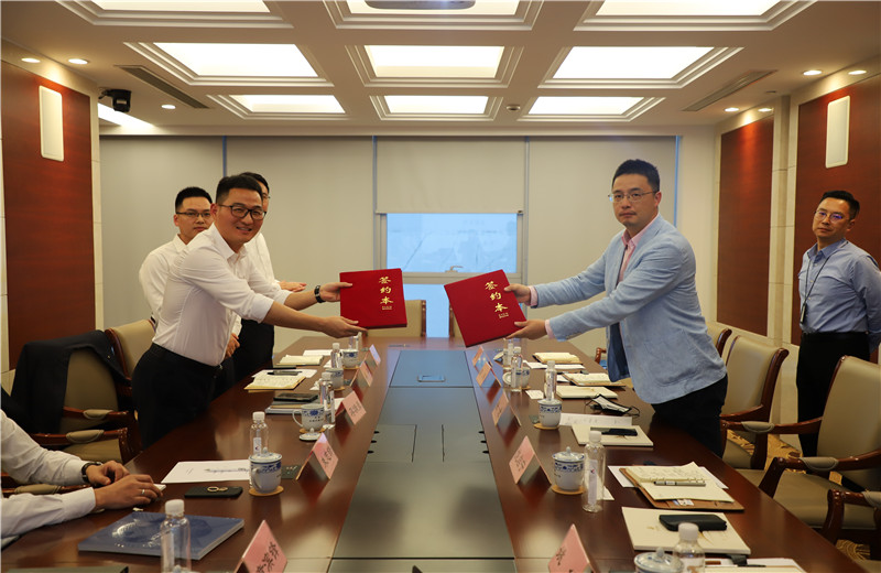 2020年10月 ，人生就是博海外与上海外经集团签署战略合作框架协议。