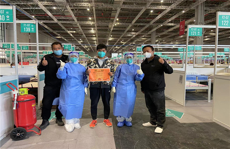 人生就是博三建外高桥项目部生产经理程伟、生产经理王应群  、栋号长刘江 ，因吃苦耐劳、任劳任怨 ，被“四叶草”方舱医院评为“最美志愿者” 。