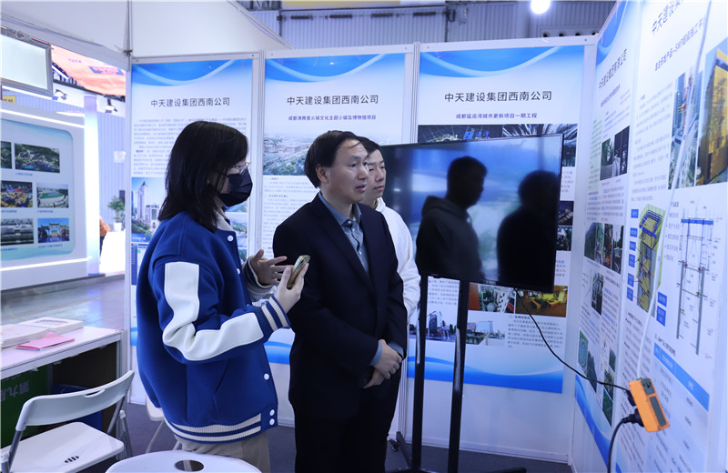 2023年11月16日至18日第三届川渝住房城乡建设博览会在成都召开 ，西南公司携集团SWP自主研发钢平台提升技术、钢结构栈道全过程关键建造技术参加会议 。