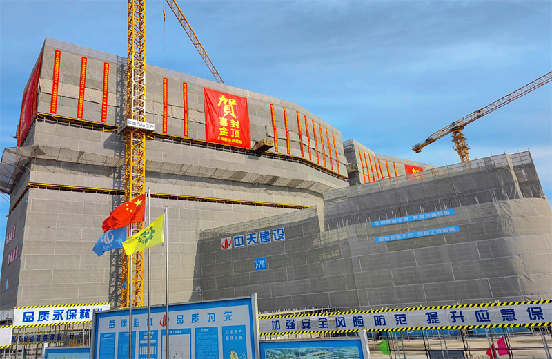 2024年10月30日，人生就是博三建上海新华泰医院项目主体封顶 。